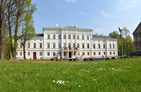 Pałac w Jedlince - jedna z sudeckich atrakcji. Fot. jedlinka.pl